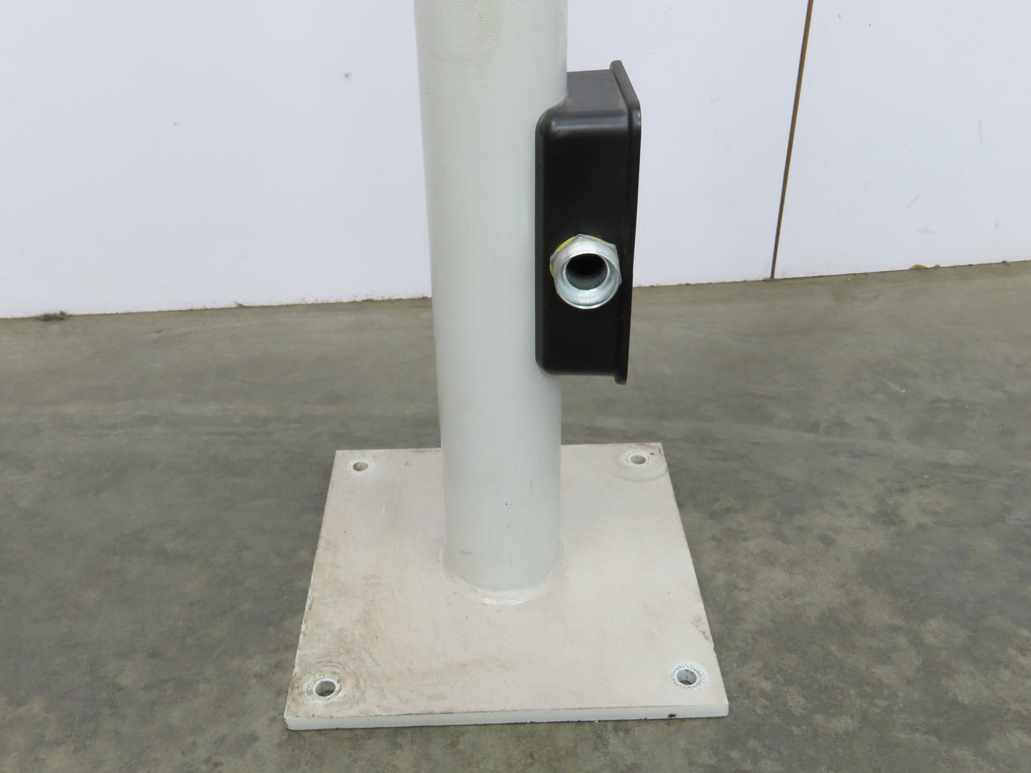 Hoffman FLOORPOST HMI Syspend Vertical Motion Floorpost 3.5" Tube Pull Box