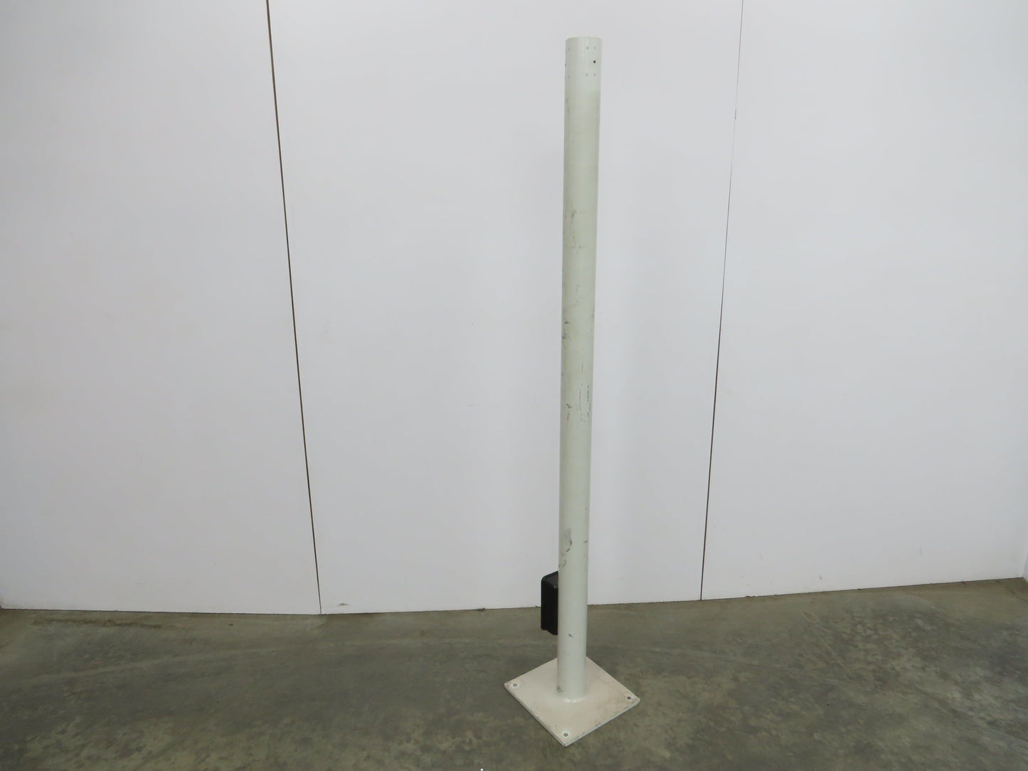 Hoffman FLOORPOST HMI Syspend Vertical Motion Floorpost 3.5" Tube Pull Box