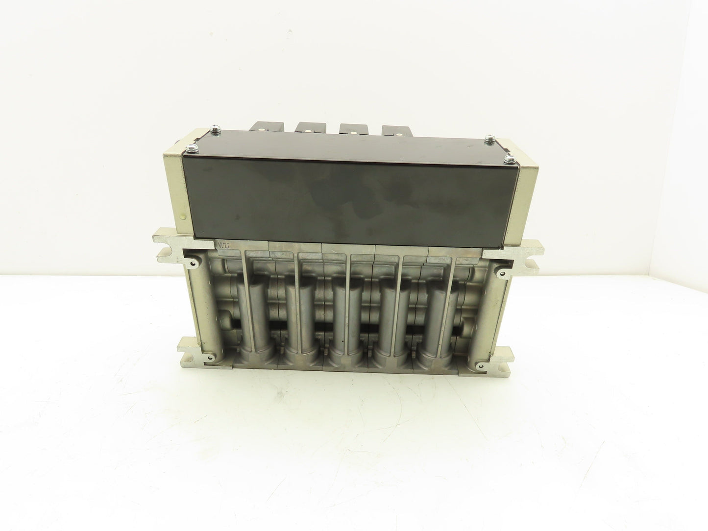 SMC VFS3300-5FZ Pneumatic 5-Station Manifold 5/3 Solenoid Valves 24VDC 3/8" NPT