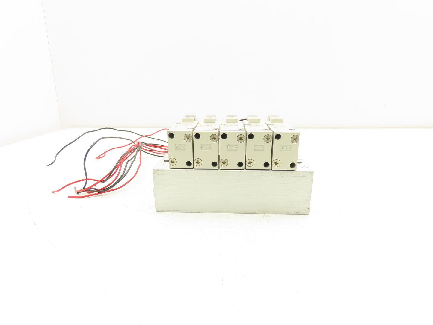 SMC SYJ714-5HZ Pneumatic 5-Station Manifold 3/2 Solenoid Valves 24VDC 1/8" Ports