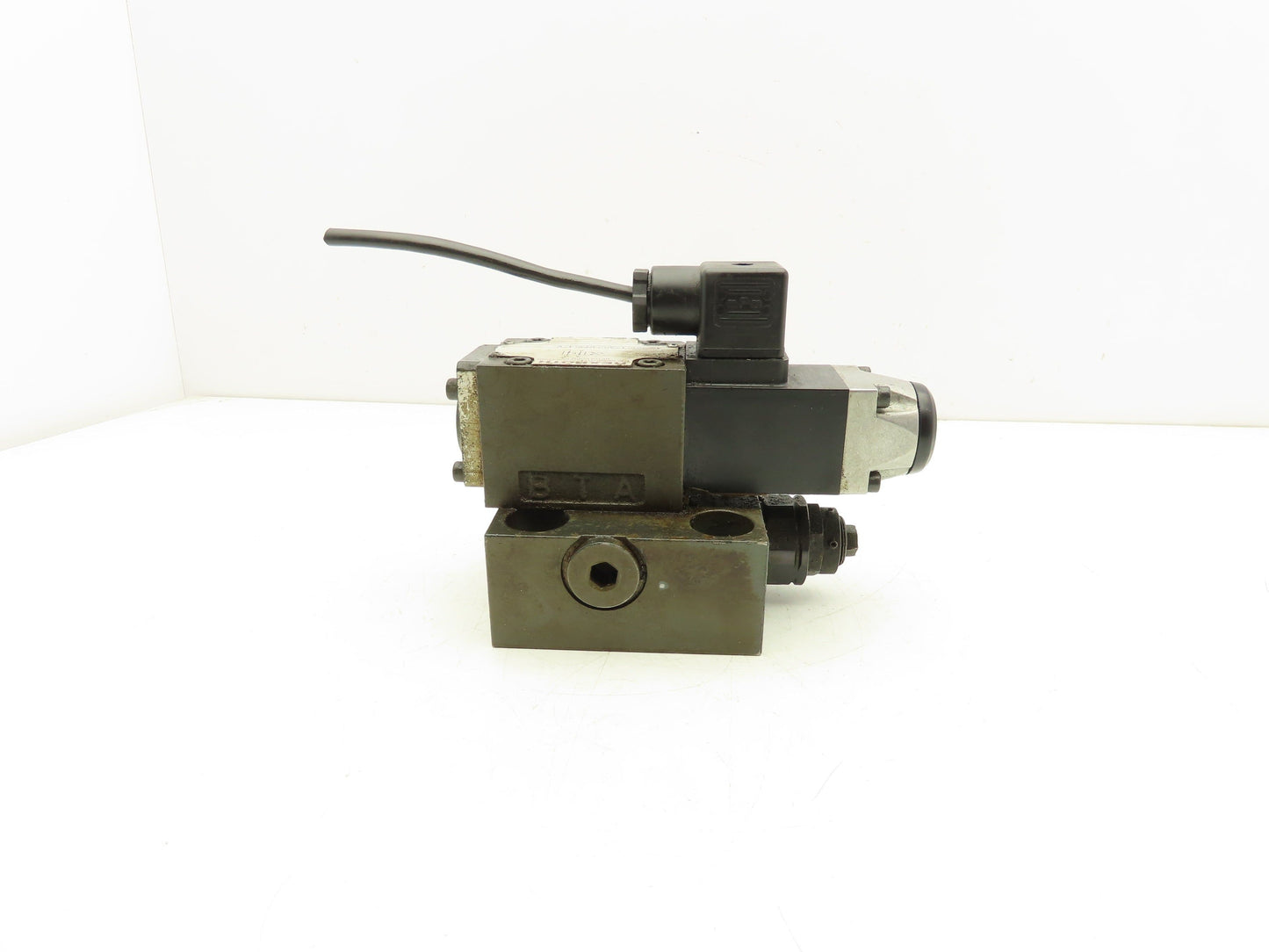 Rexroth LFA25 DBW2-60 Logic Valve Cover Solenoid Control 4WE6D51/AG24N9K4/V