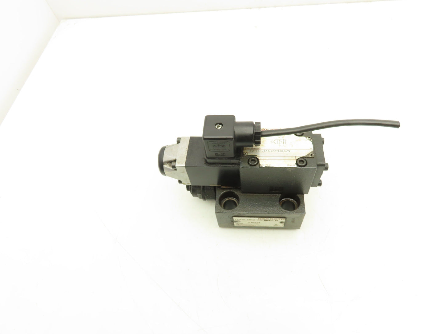 Rexroth LFA25 DBW2-60 Logic Valve Cover Solenoid Control 4WE6D51/AG24N9K4/V