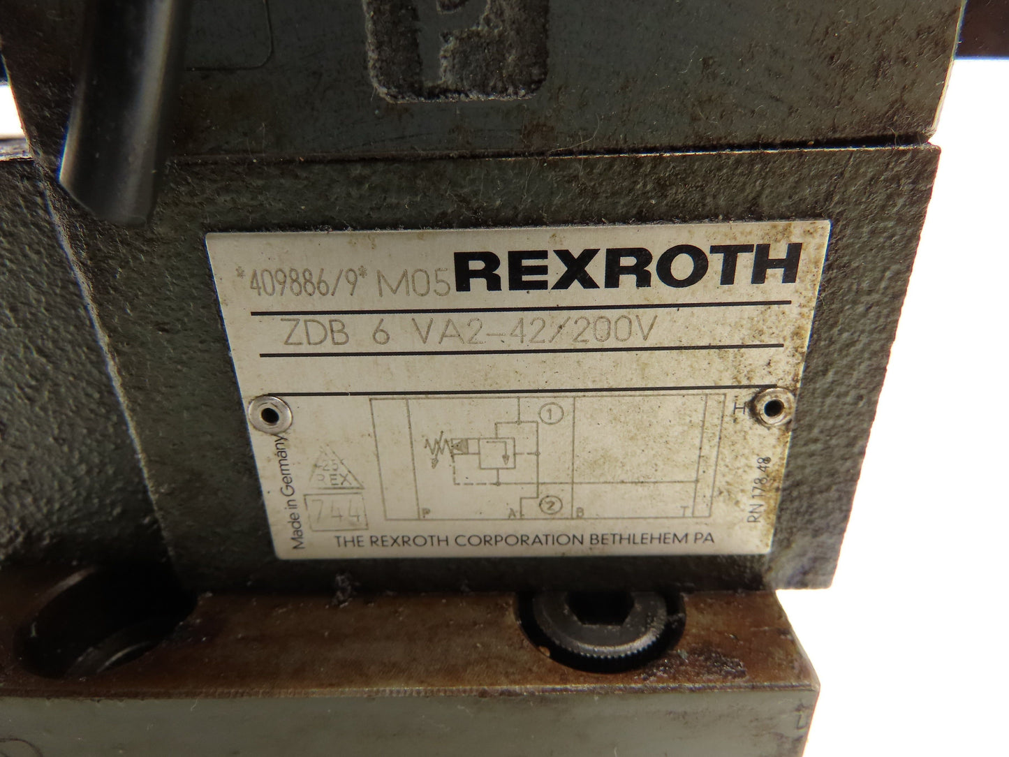 Rexroth LFA16 DBW2-62 Logic Valve Cover Solenoid Control 4WE6H51/AG24N9K4 24V