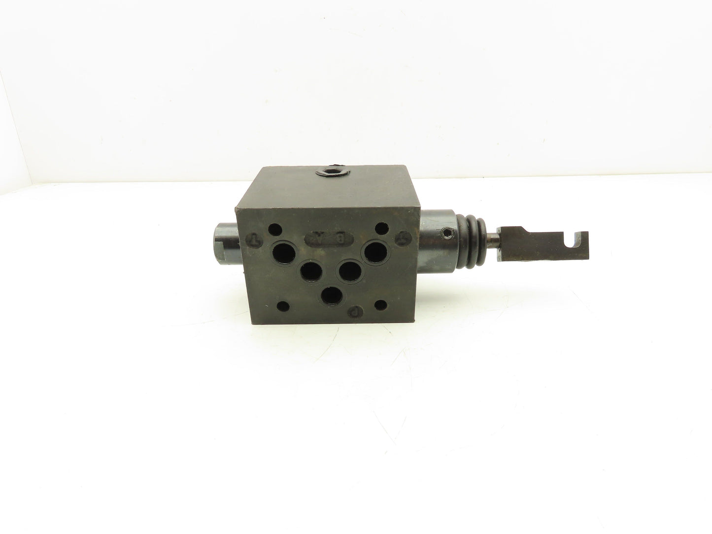 Parker D3T1H21X4544 Directional Control Valve 2-Position Spring Return 5000 PSI