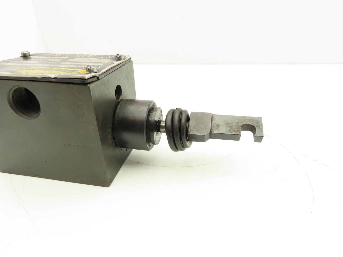 Parker D3T1H21X4544 Directional Control Valve 2-Position Spring Return 3000 PSI