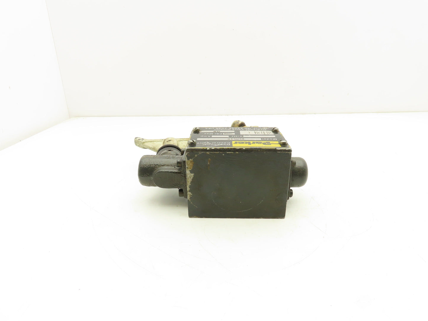 Parker D3ML4B Directional Control Manual Lever Valve 2-Pos Spring Return 3000psi