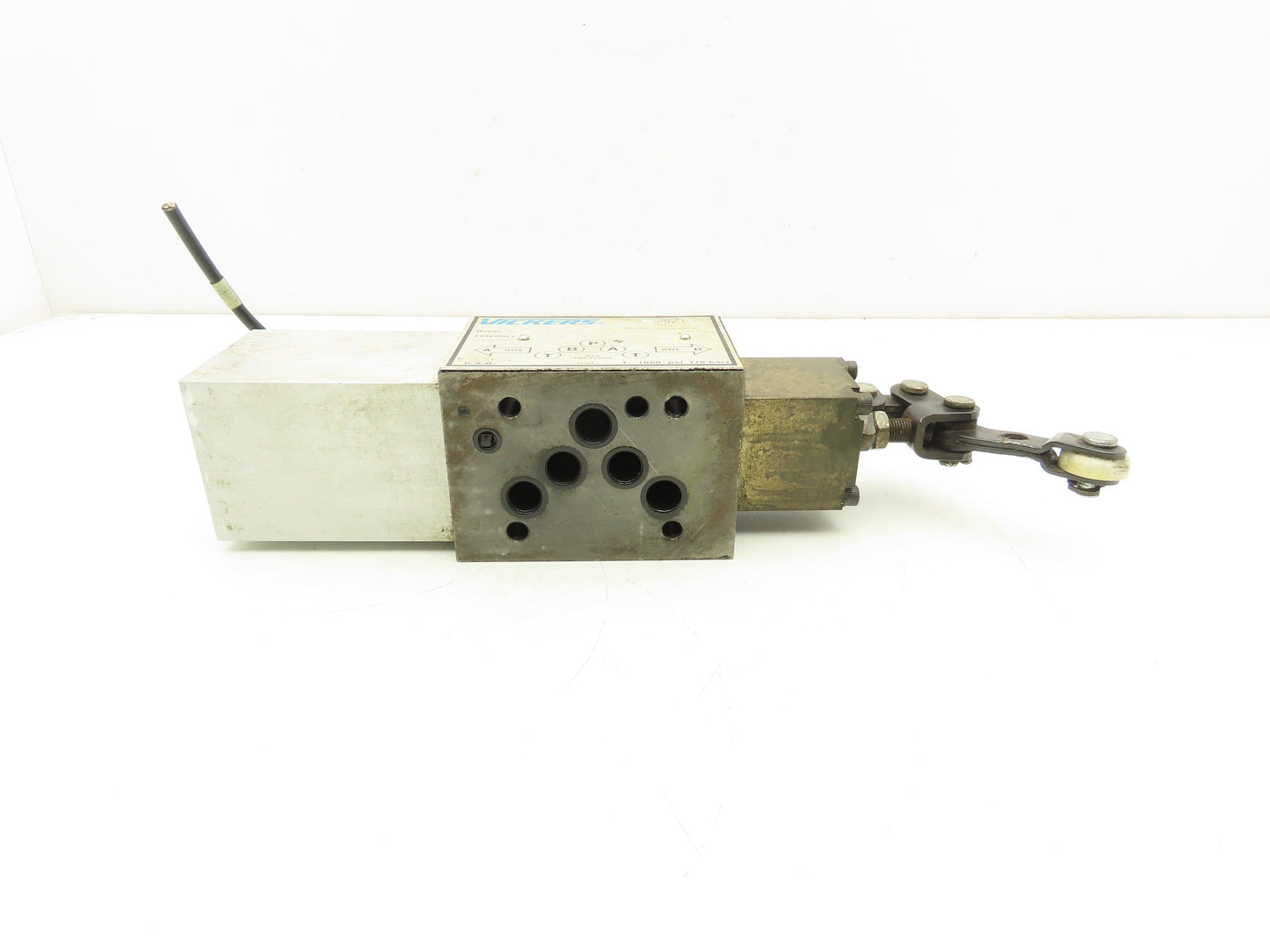 Vickers SDG20S4 012F 50 S553 Directional Control Solenoid Valve Spring Lever