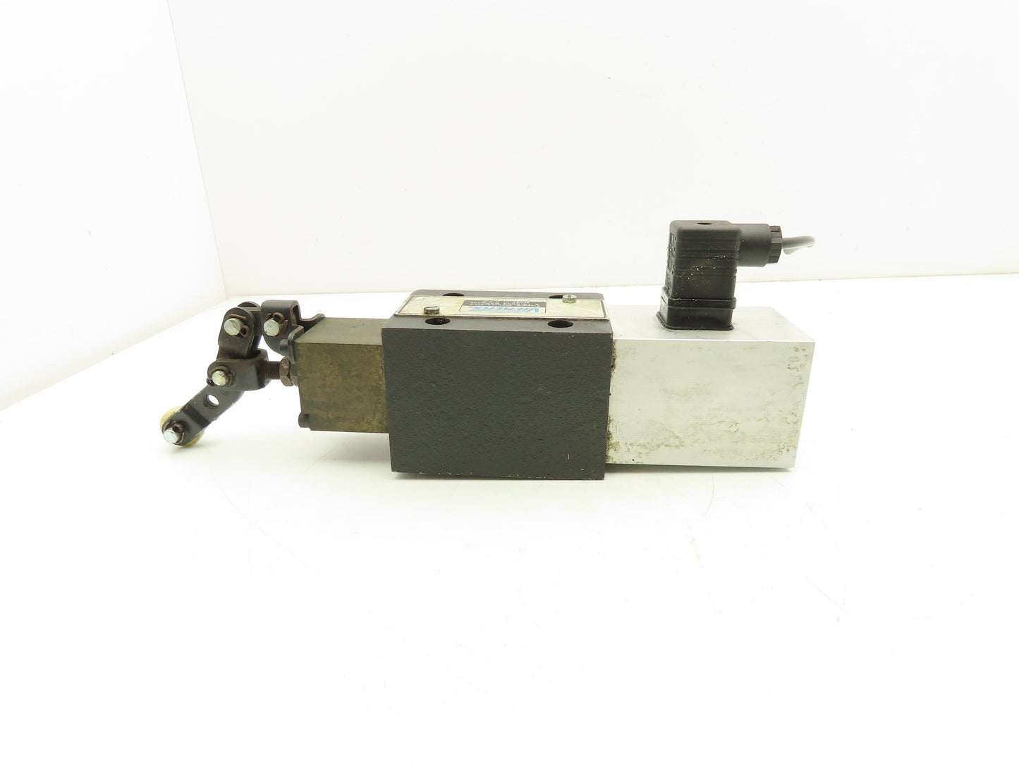 Vickers SDG20S4 012F 50 S553 Directional Control Solenoid Valve Spring Lever