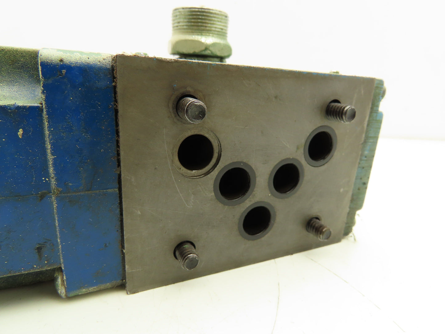 Vickers DG4S4 016A WB 50 Directional Control Solenoid Valve 120V 400873