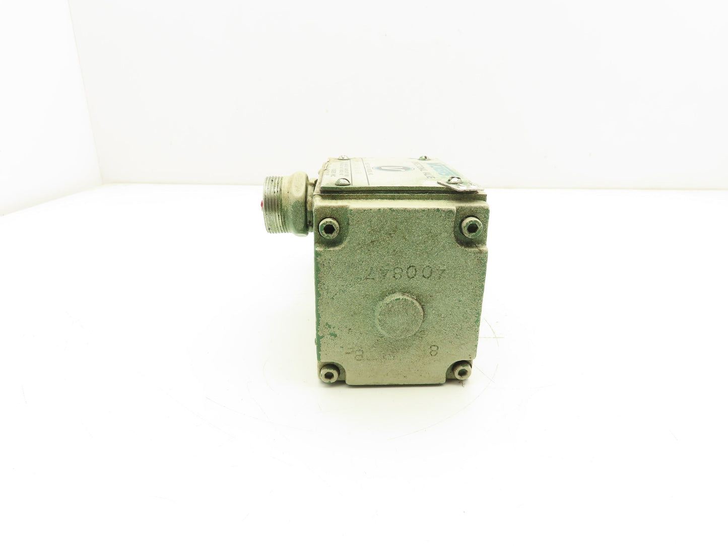 Vickers DG4S4 016A WB 50 Directional Control Solenoid Valve 120V 400873