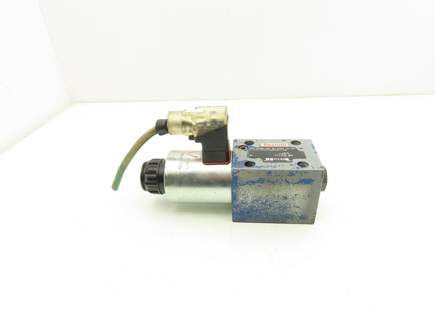 Rexroth 5-4WE10D33/CG96N9K4/A08 Directional Control Solenoid Valve R978911357
