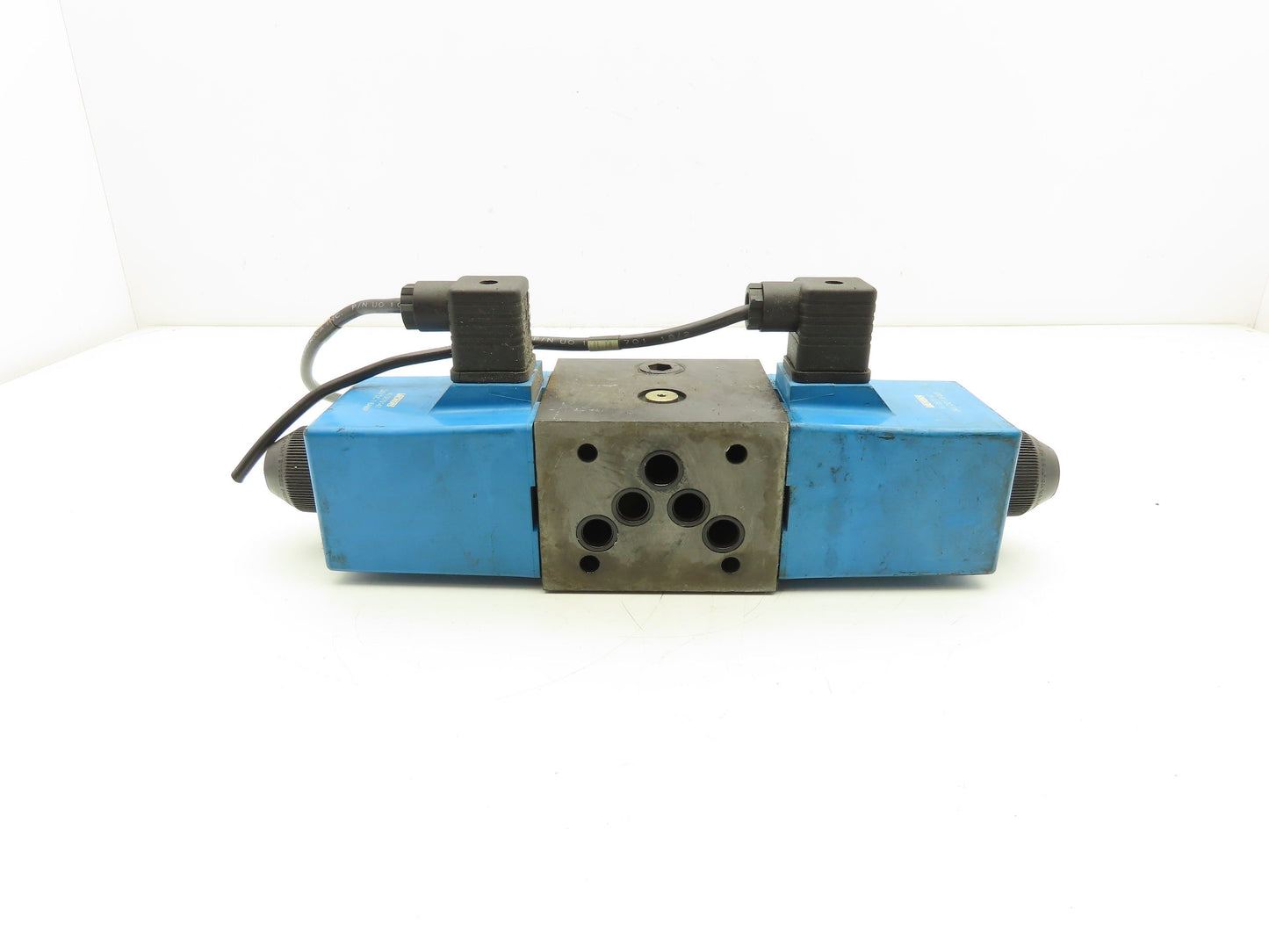 Vickers DG4S4 0133C UH 60 Directional Control 4/3 Solenoid Valve 24VDC