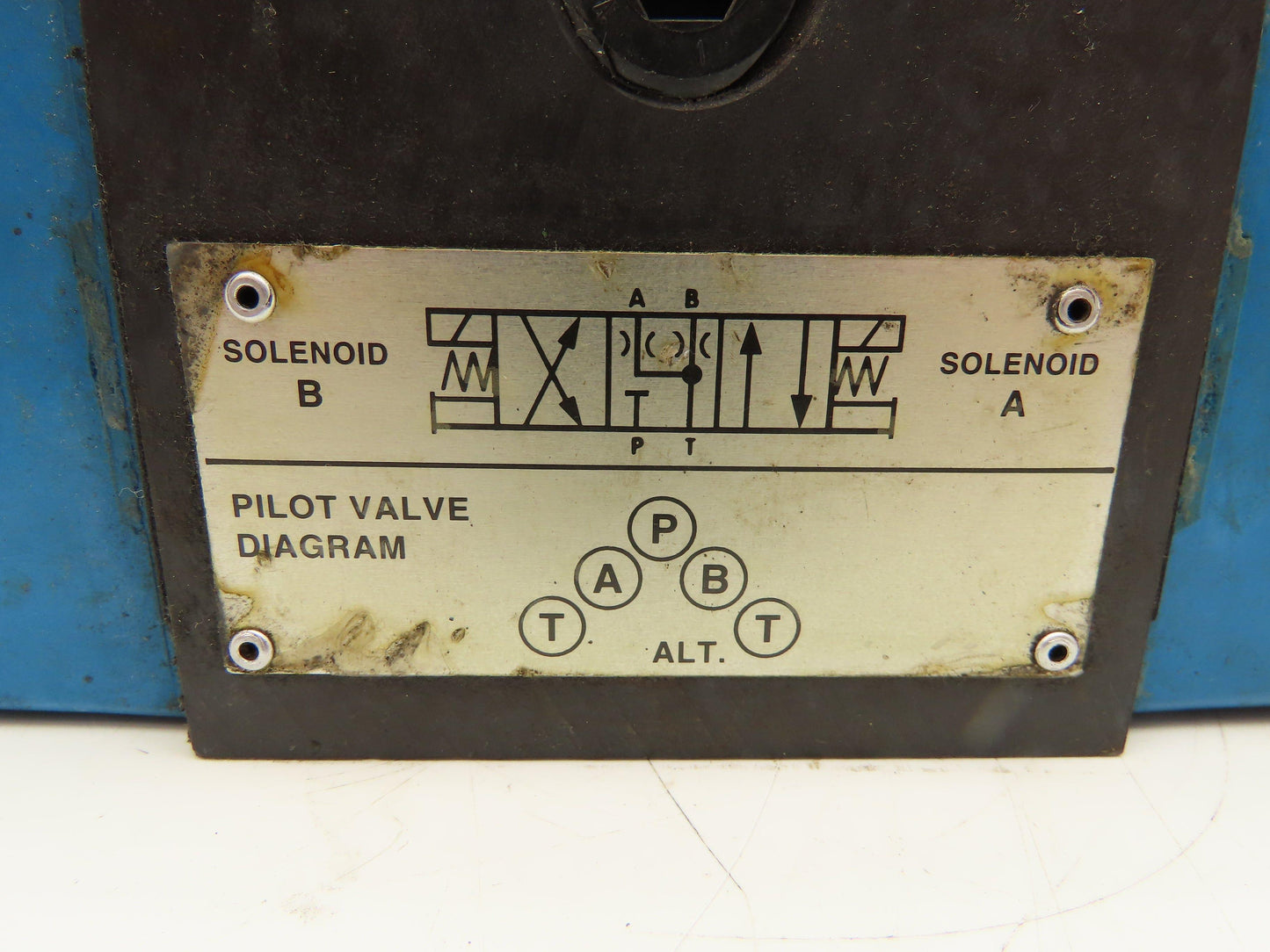 Vickers DG4S4 0133C UH 60 Directional Control 4/3 Solenoid Valve 24VDC