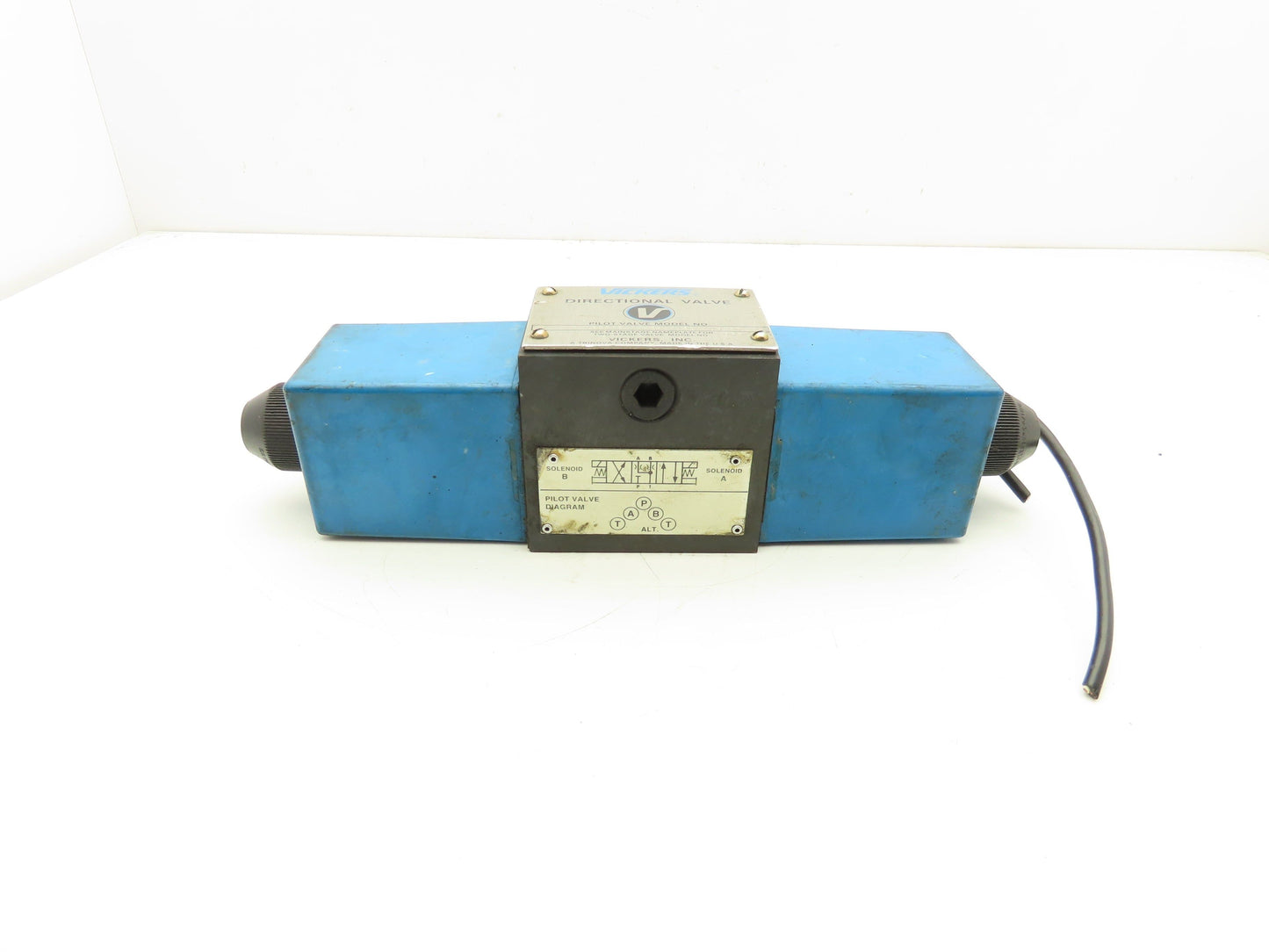 Vickers DG4S4 0133C UH 60 Directional Control 4/3 Solenoid Valve 24VDC