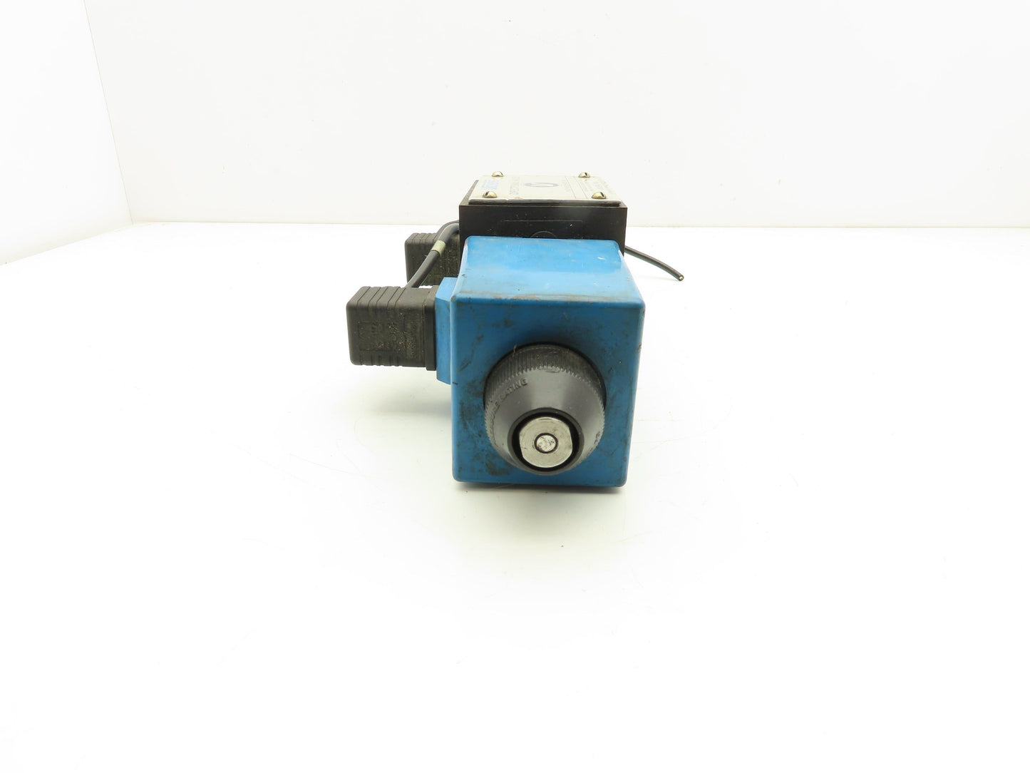 Vickers DG4S4 0133C UH 60 Directional Control 4/3 Solenoid Valve 24VDC