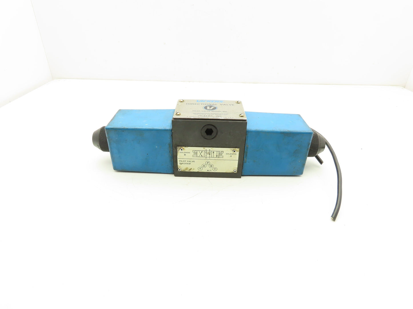 Vickers DG4S4 0133C UH 60 Directional Control 4/3 Solenoid Valve 24VDC