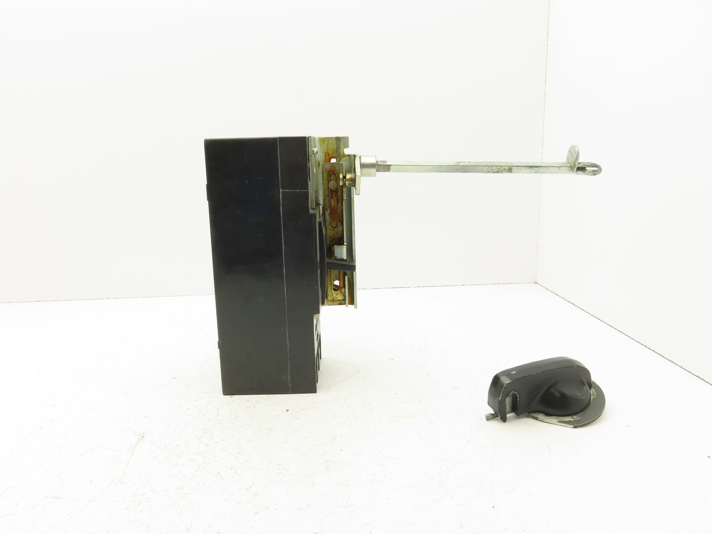 General Electric E11592-R Circuit Breaker 125A 600V 3 Pole w/Operating Mechanism