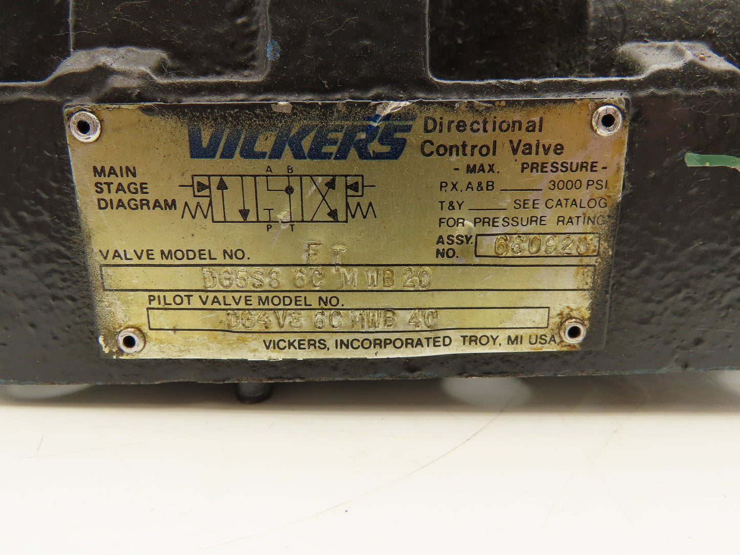 Vickers DG5S8 6C M WB 20 Directional Solenoid Valve 120V DG4V-3-6C-M-W-G-40