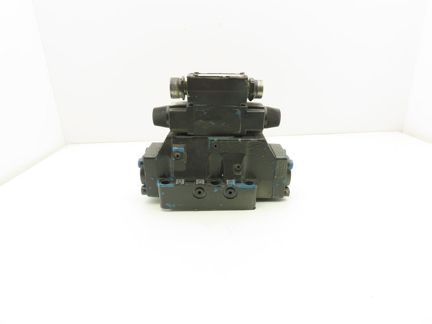 Vickers DG5S8 6C M WB 20 Directional Solenoid Valve 120V DG4V-3-6C-M-W-G-40