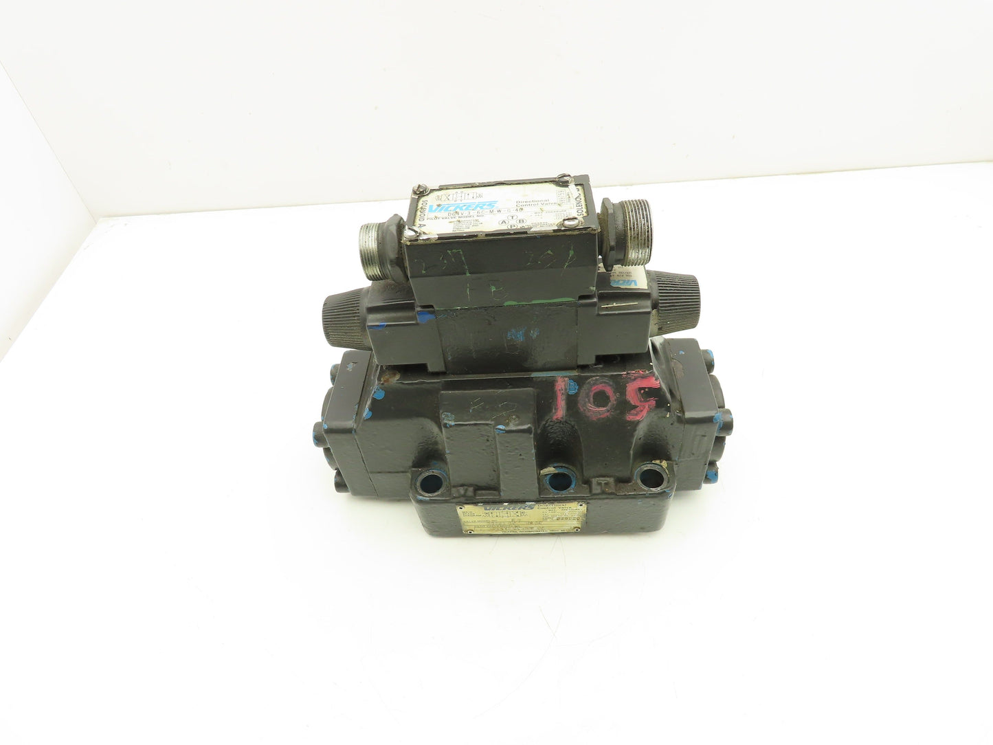 Vickers DG5S8 6C M WB 20 Directional Solenoid Valve 120V DG4V-3-6C-M-W-G-40