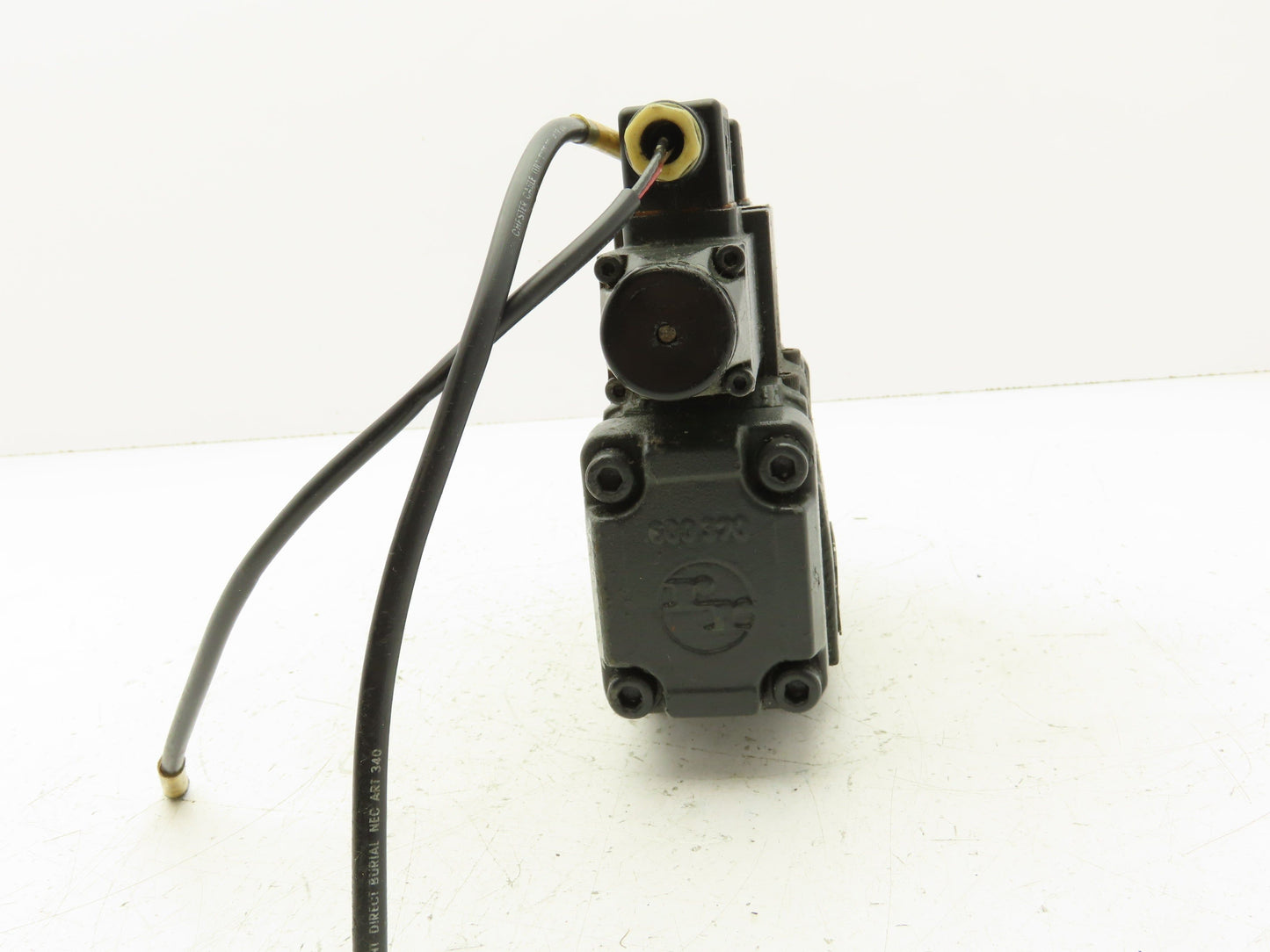 Rexroth 4WEH10E40/6AG24N9ETK4 Directional Solenoid Valve 4WE6J51/AG24N9K4/B10V