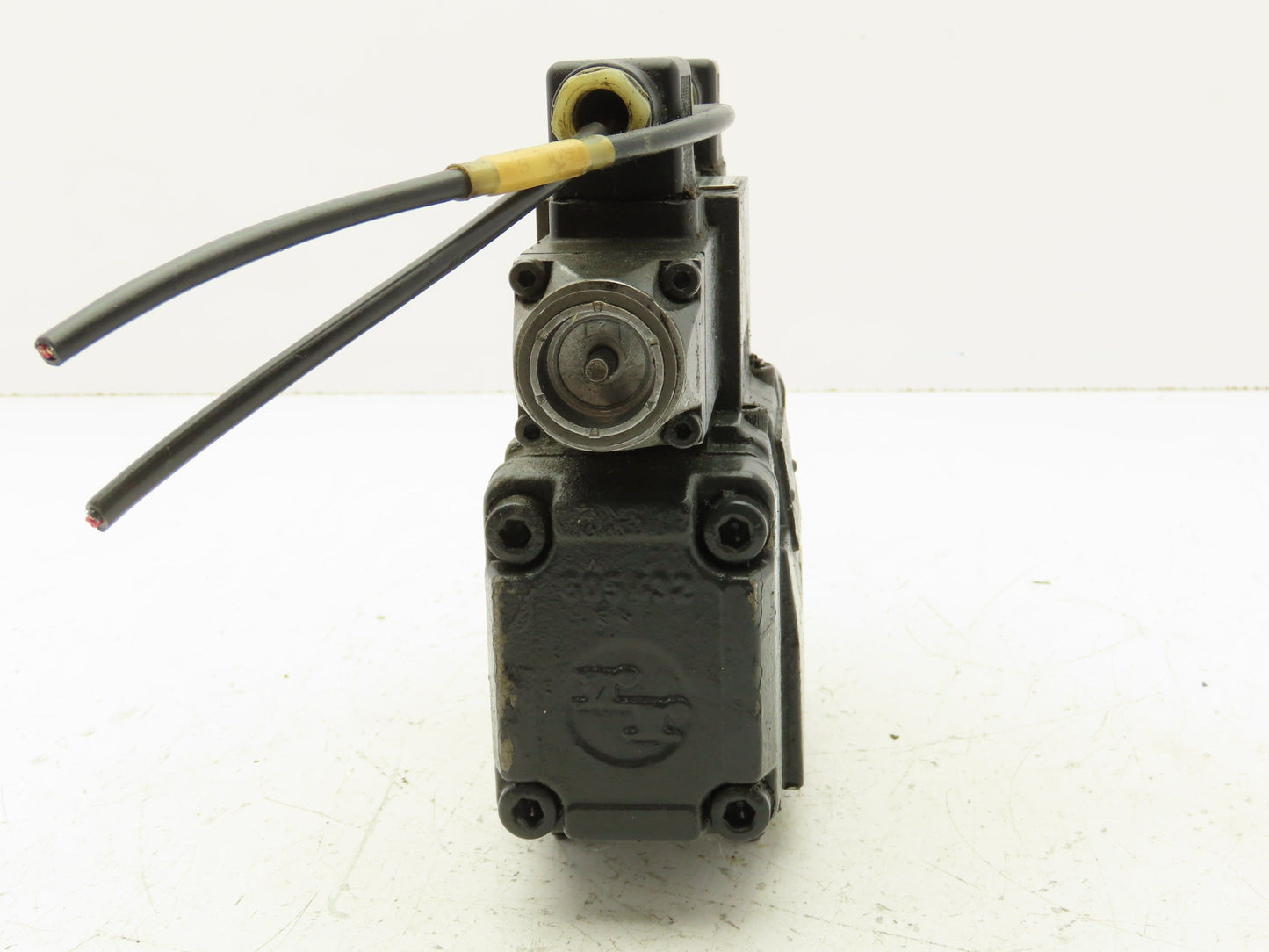Rexroth 4WEH10E40/6AG24N9ETK4 Directional Solenoid Valve 4WE6J51/AG24N9K4/B10V