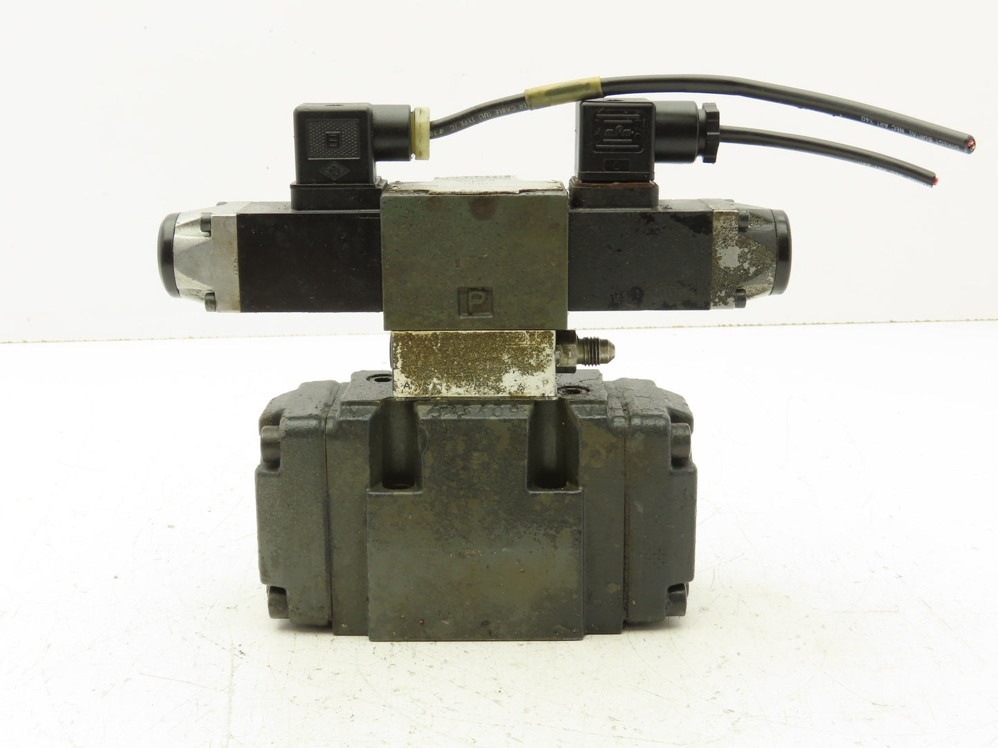 Rexroth 4WEH 10 E20/6AG24N9ETK4/B10V Directional Solenoid Valve 24VDC 4WE6 J51