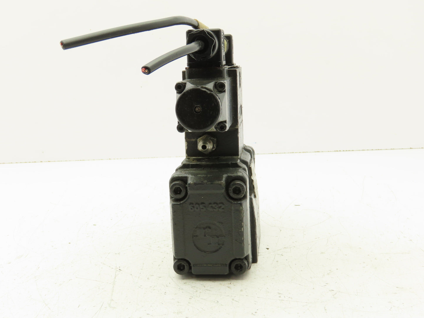 Rexroth 4WEH 10 E20/6AG24N9ETK4/B10V Directional Solenoid Valve 24VDC 4WE6 J51