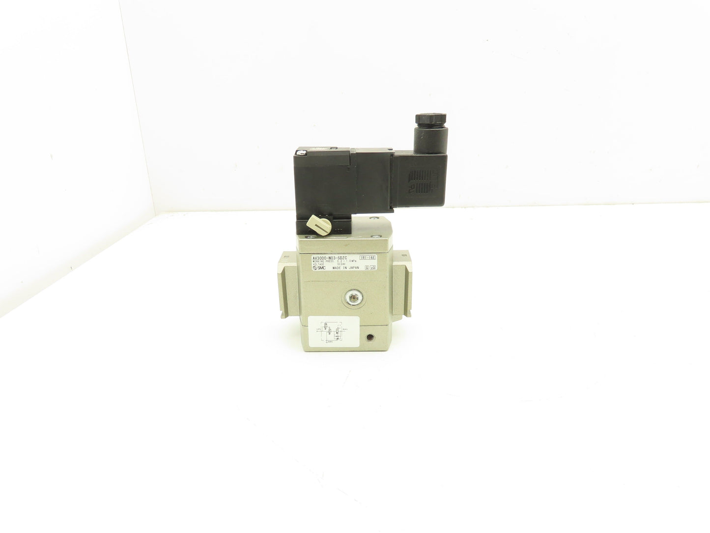 SMC AV3000N035DZC Soft Start Up Valve 24VDC 0.2-1.0MPa 3/8"NPT
