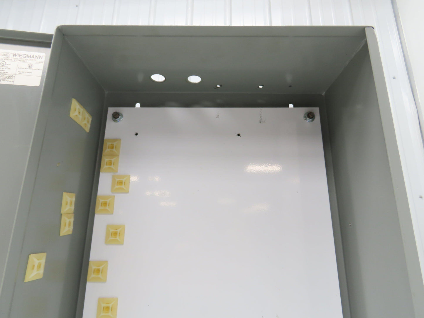Wiegmann N1C162406LP Electrical Enclosure 24x16x6" Control Panel Switches 7x9"