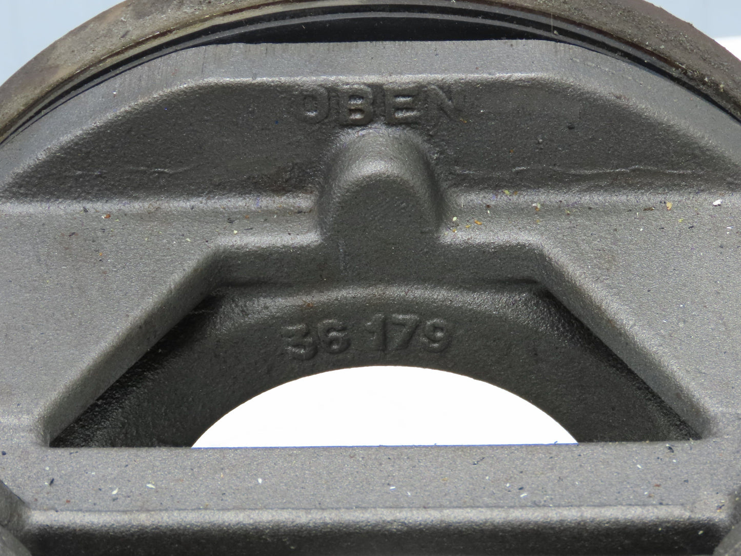 4-Bolt SAE-C Hydraulic Pump Motor Adapter IEC 132 Cast Iron Frame