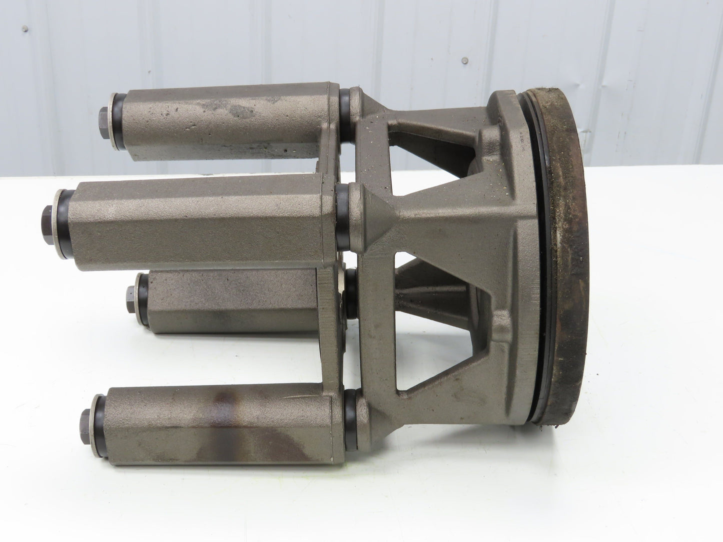 4-Bolt SAE-C Hydraulic Pump Motor Adapter IEC 132 Cast Iron Frame