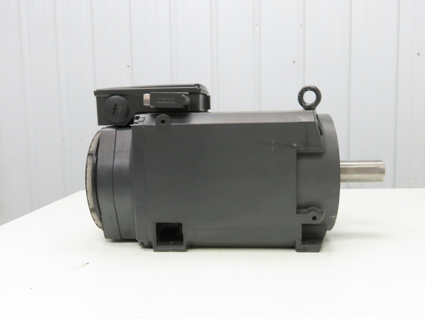 Siemens 1PH8133-1FF1 0-1FC1-Z Servo Motor 480V 3PH Encoder AM22DQ F35