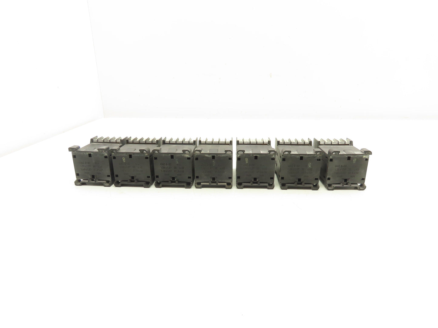 Siemen 3TH2022-0DB4 Contactor Relay 230V 3A 17-30VDC 2NO 2NC Lot Of 7