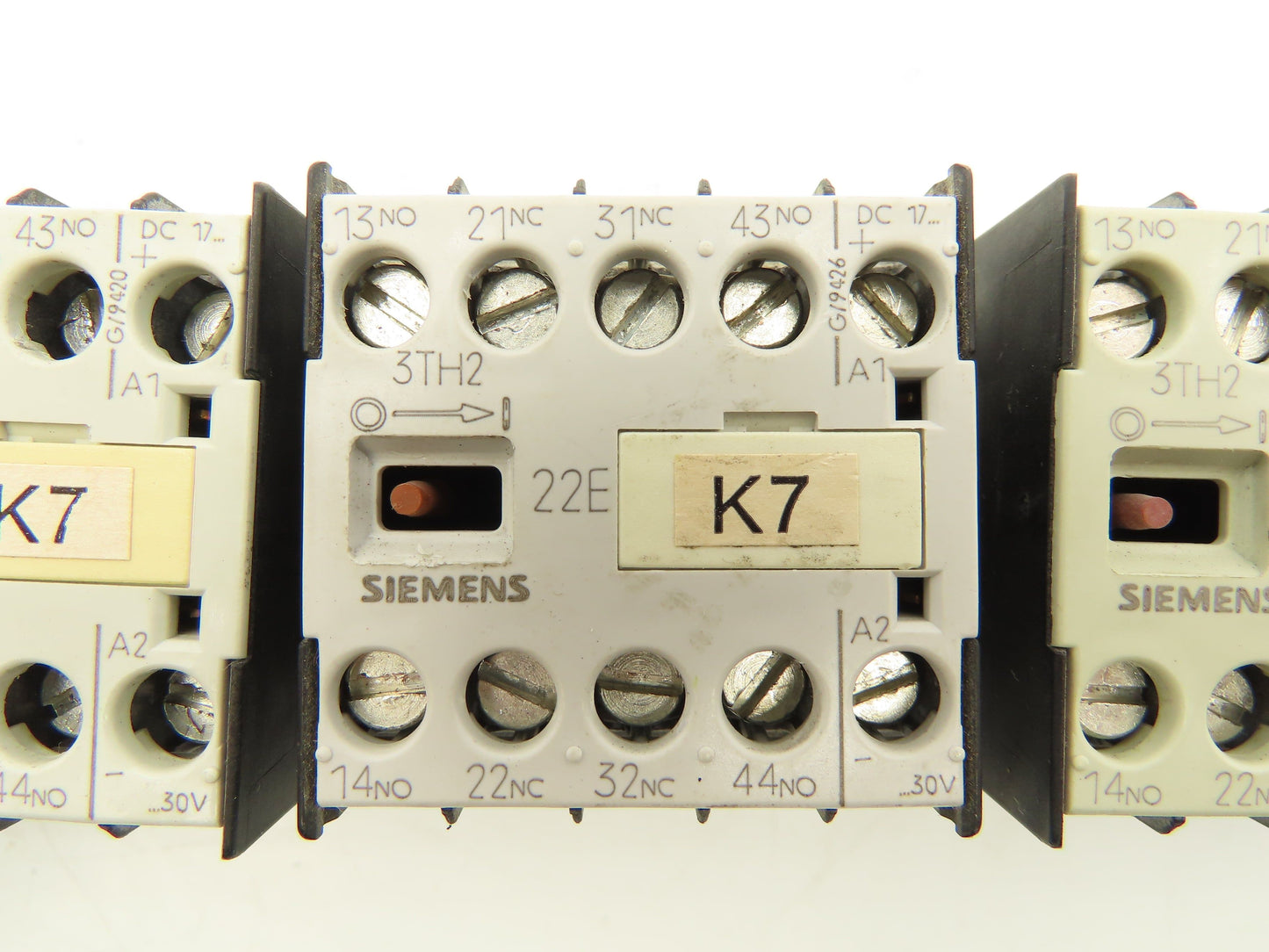 Siemen 3TH2022-0DB4 Contactor Relay 230V 3A 17-30VDC 2NO 2NC Lot Of 7