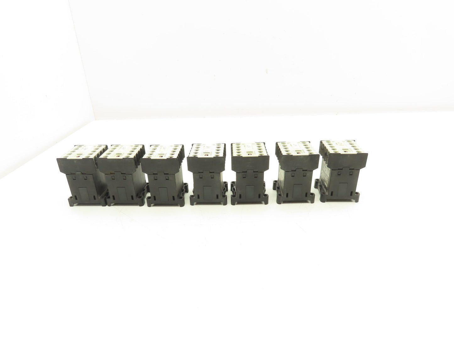 Siemen 3TH2022-0DB4 Contactor Relay 230V 3A 17-30VDC 2NO 2NC Lot Of 7