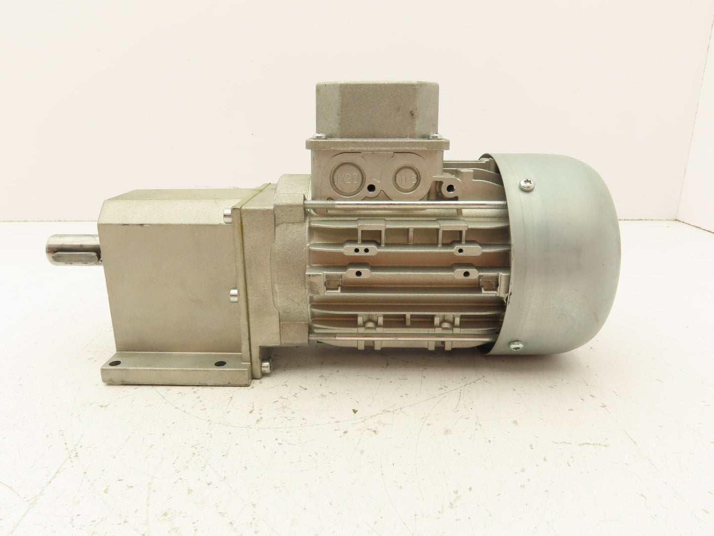 Lenze MDEMAXX Gear Motor 52RPM Output 39Nm 0.22 kW 277/480v 3PH Inline